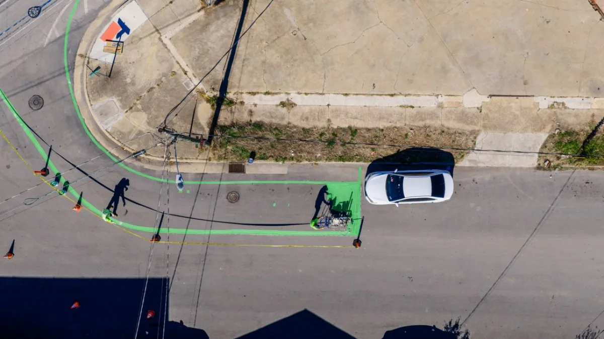 Yollar fosforlu çizgilerle yeniden boyanıyor