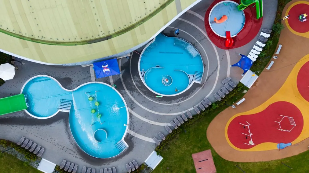 Belediye Su Parkını Kadın Sunucuyla Tanıttı, Tartışmalar Sürüyor