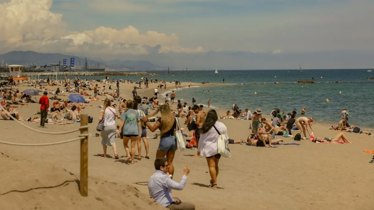 Bodrum'da Hava Sıcaklığı 40 Dereceyi Geçti, Sahiller Kalabalıklaştı